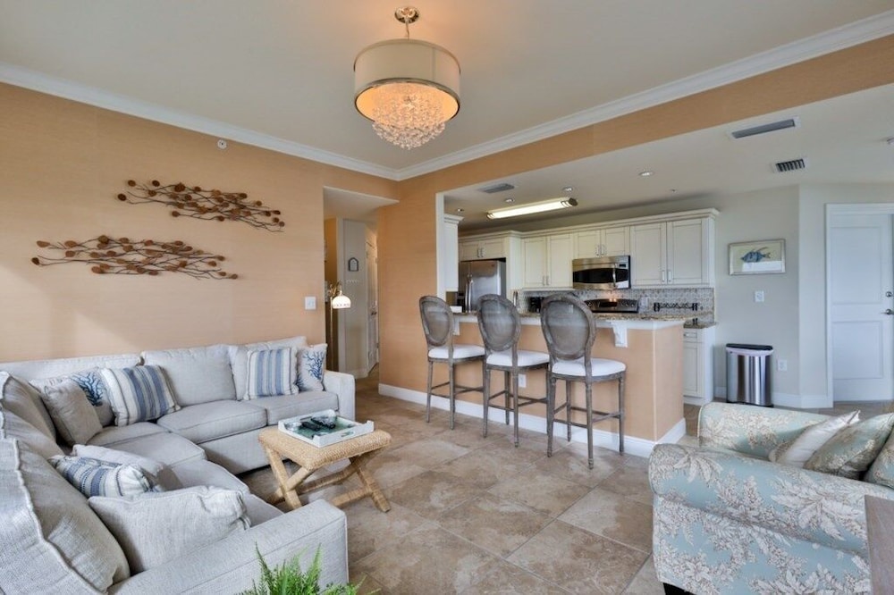 Oceanfront Condo With Beautiful Views 2 Bedroom Condo