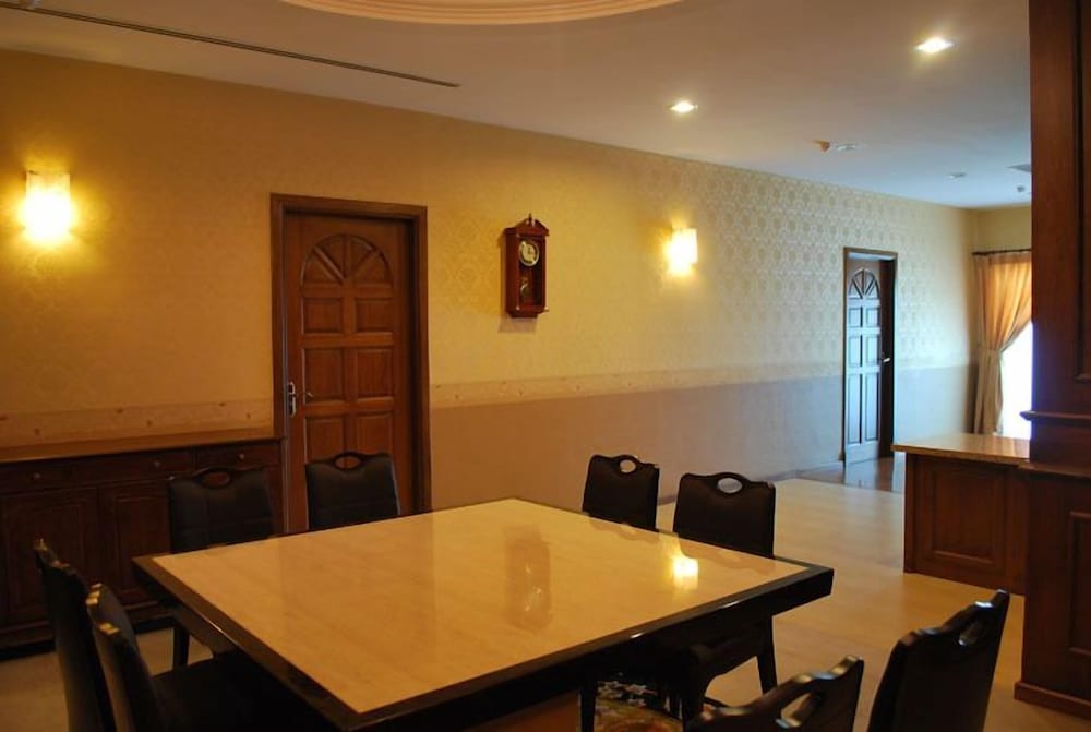 Mciti Suites
