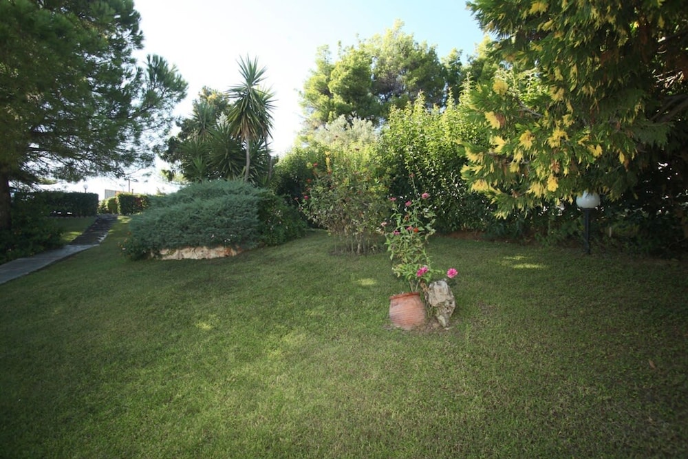Elani Private Retreat - Villa Anna Garden Escape