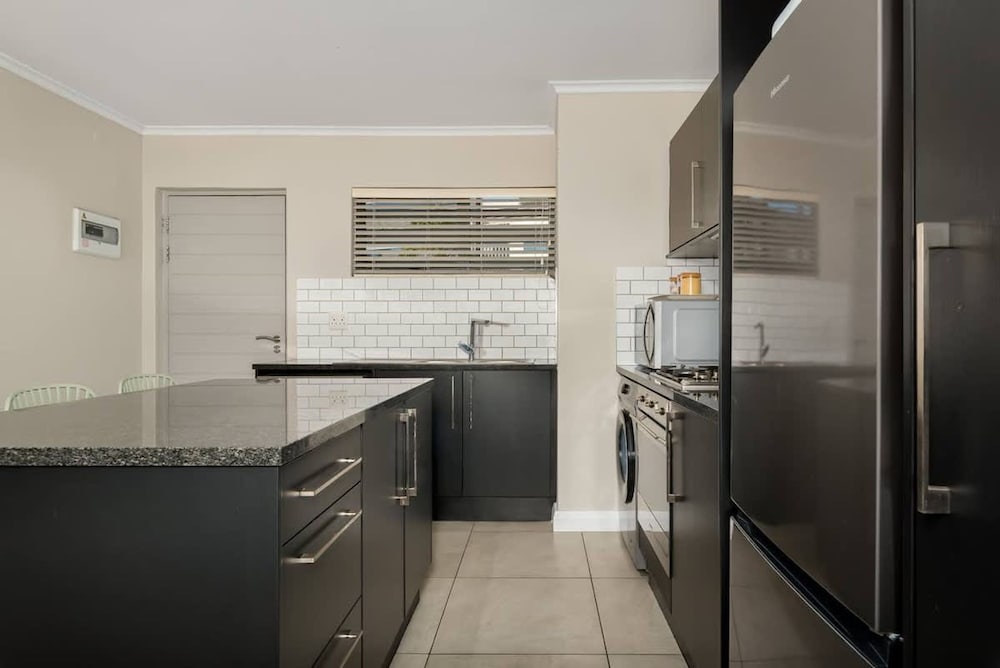 Modern 2 Bed Century City Apartment Pool Braai