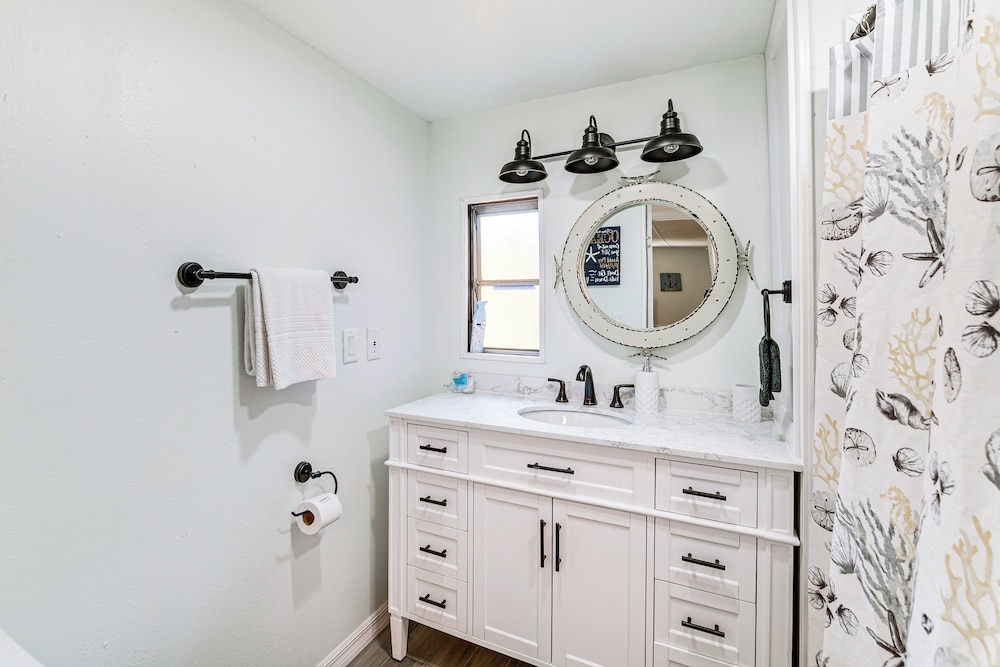 2 Mi to Beach! Canal-front Escape in Crystal River