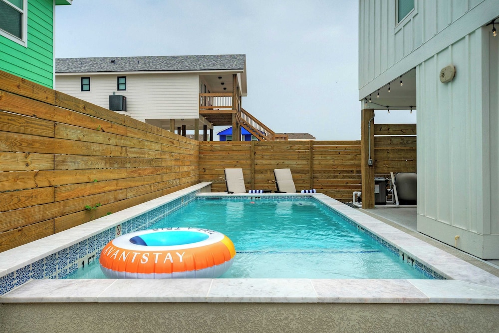 Sleeps 24 2 Homes, Priv Pool, Swing Bar, Patio Lounge Near Nature Preserve