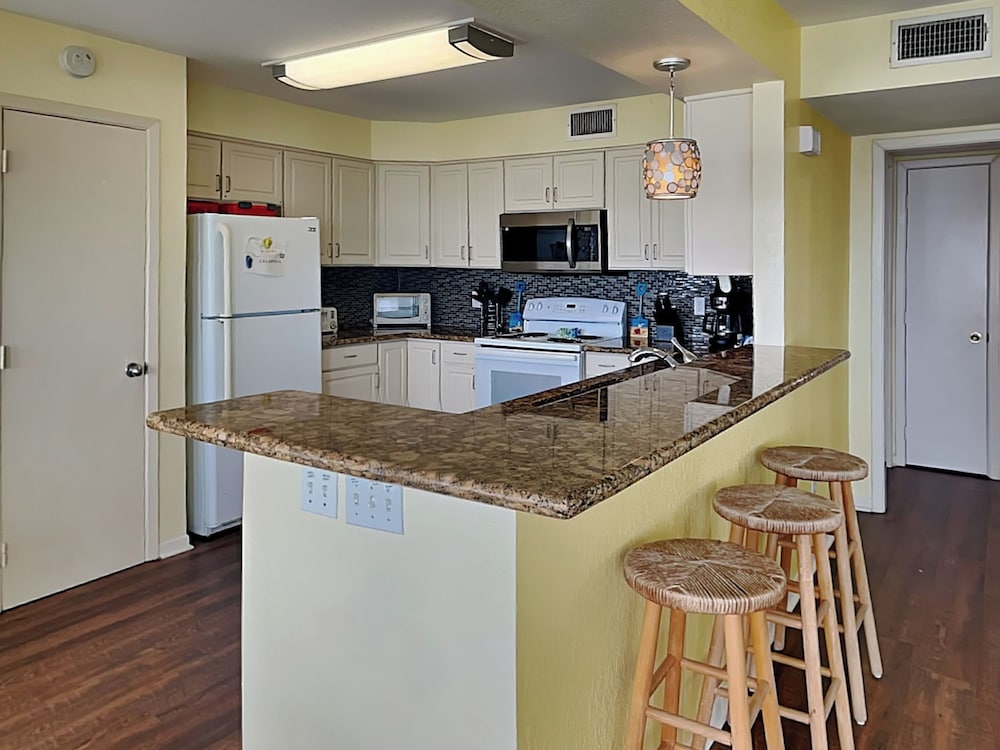 Whispering Sands Beachfront by Ryson Vacation Rentals