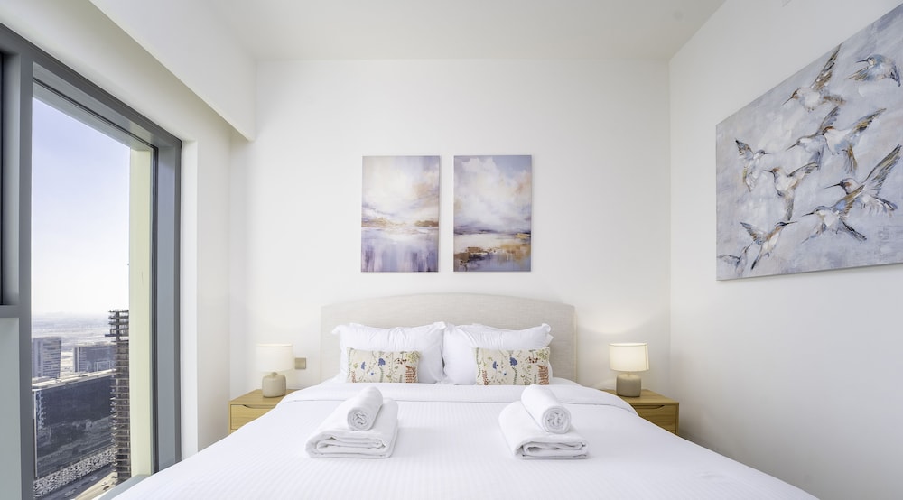 Sleek 1BR in Burj Royale with Canal View