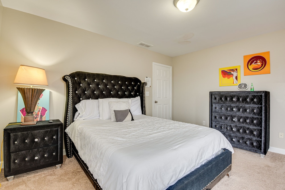 Pet-friendly Atlanta Home: 9 Mi to Downtown! view 5