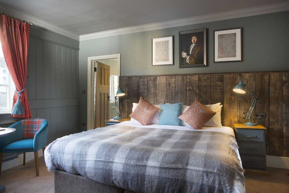 The Ostrich Inn