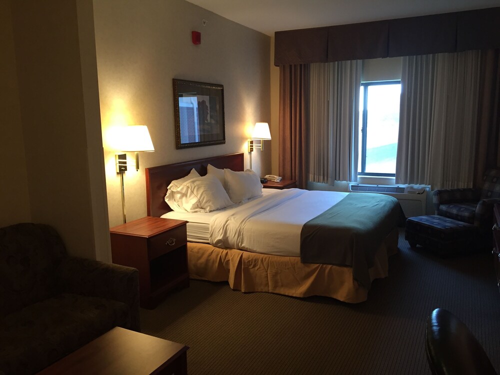 Emporia Vacations - Comfort Inn  Suites - Property Image 28