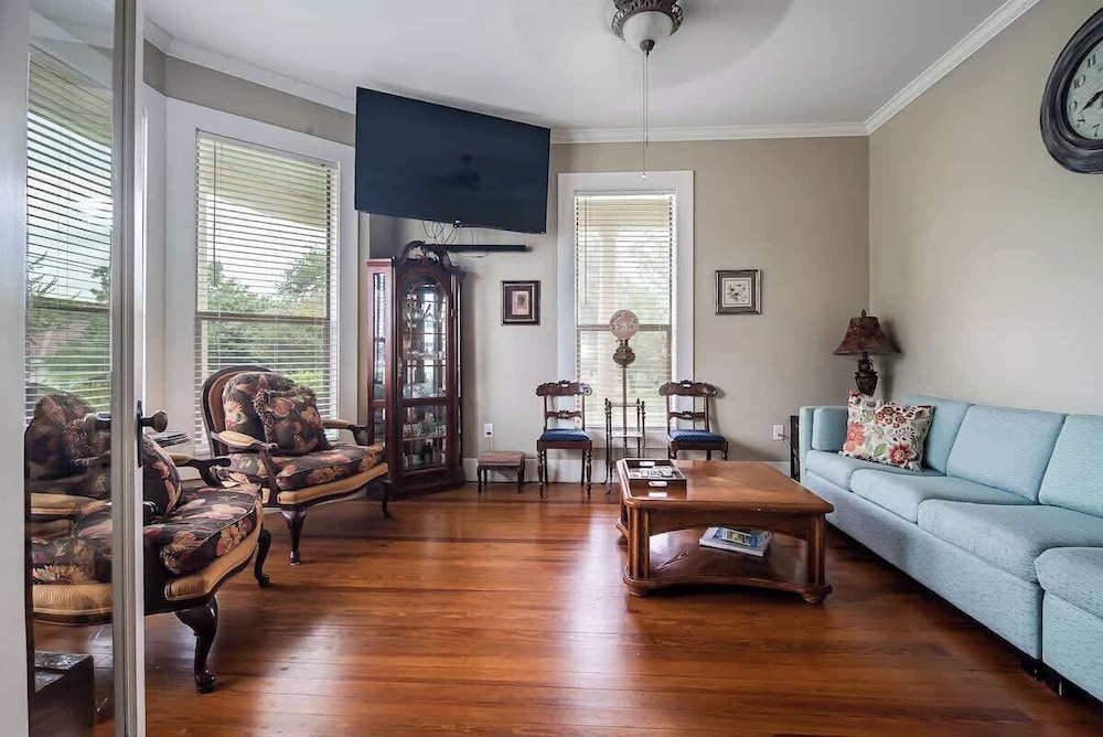 Prime Location-walk to Food, Bars and Wineries!