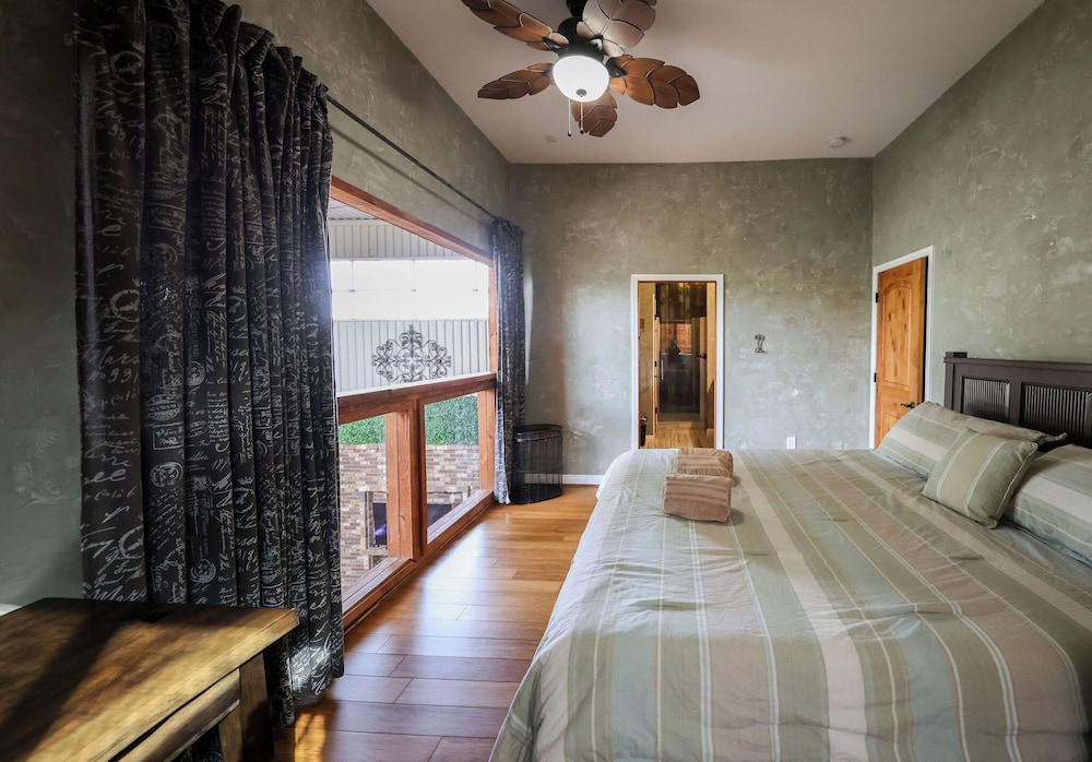 Bamboo Loft 6BR