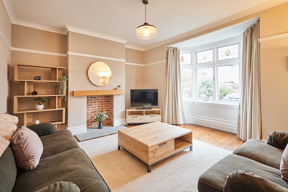 Host Stay Bristol Avenue