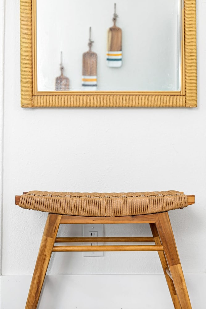 Beautiful 2 BR Apartment - Bright and Spacious