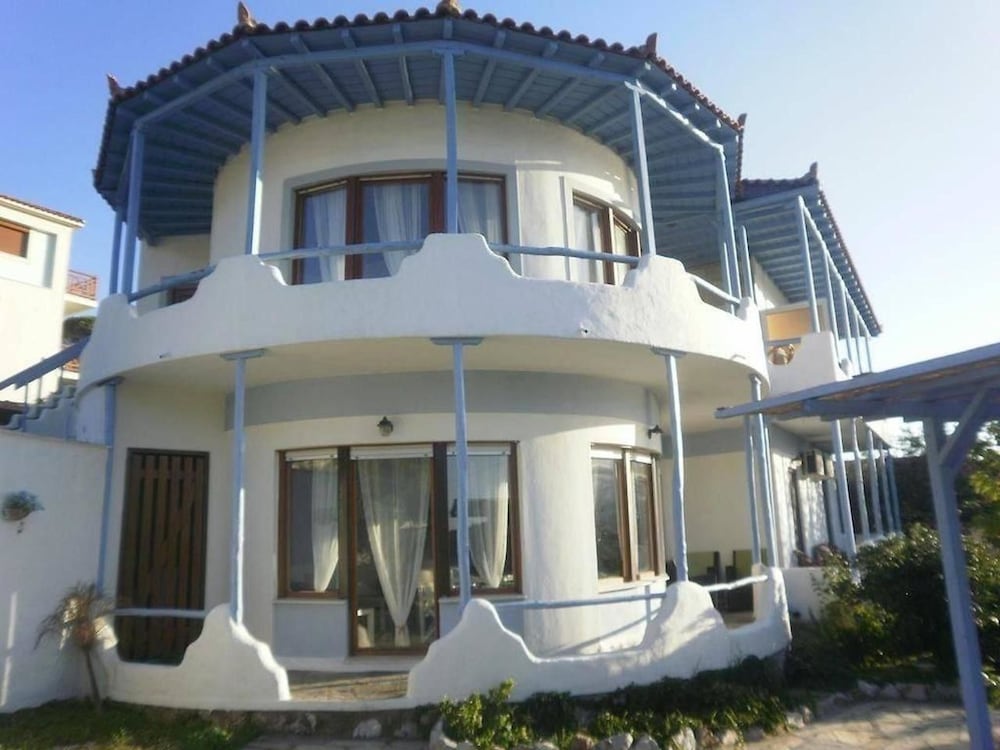 Karavos Sea View Apartments