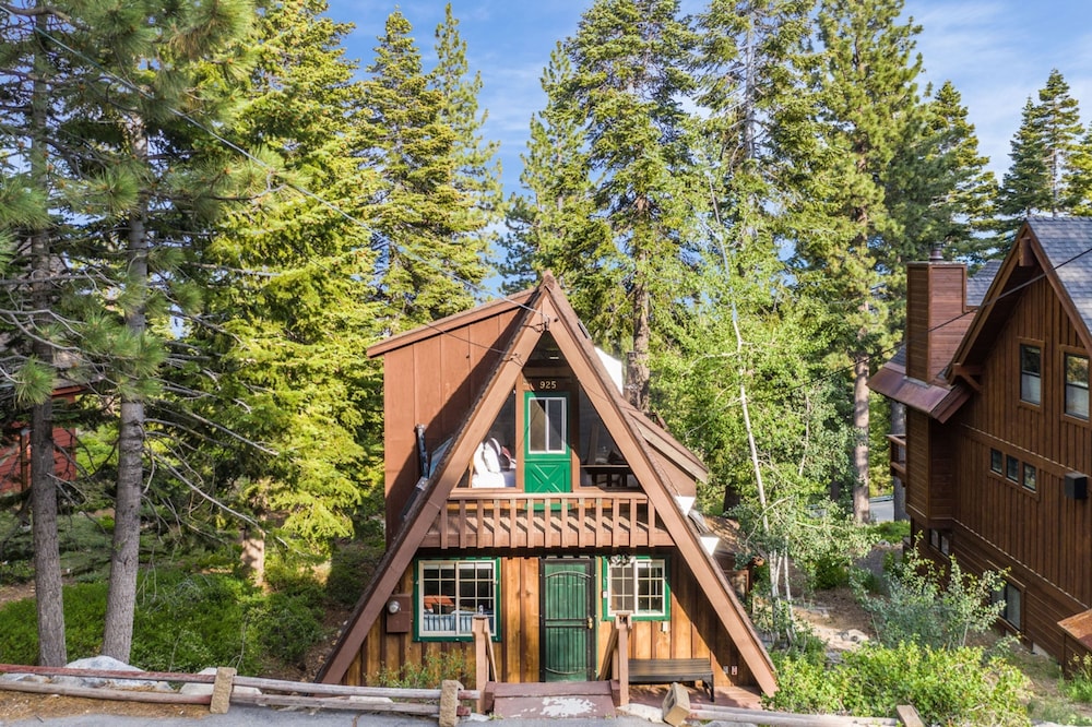 Horizon by Avantstay Stunning A-frame Cabin w Hot Tub Billiards Lake Views