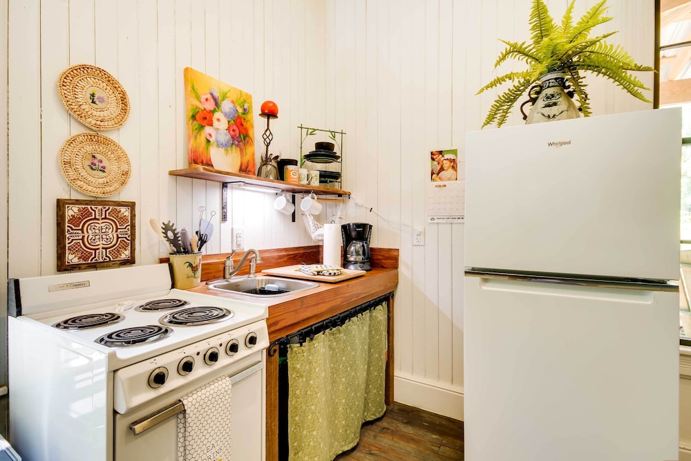 McComb Vacations - Historic Vacation Rental in Mccomb w/ River Access - Property Image 14