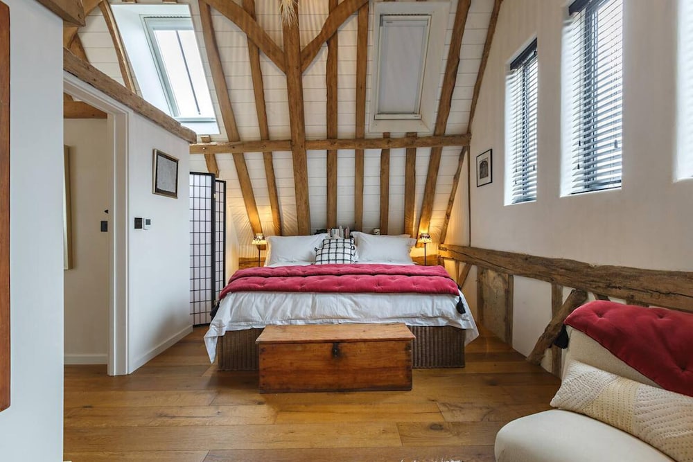 Stunning 3-bed Barn in Norfolk view 2