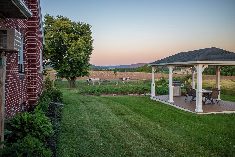 Quiet Elizabethville Home w/ Fire Pit + Views view 4