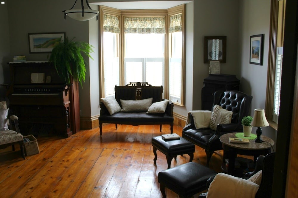 Montgomery Inn Ingleside view 4