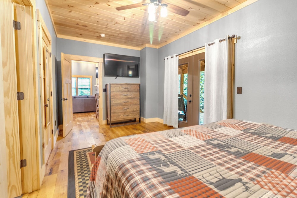 Pinewood Forest Walden's Creek Cabins