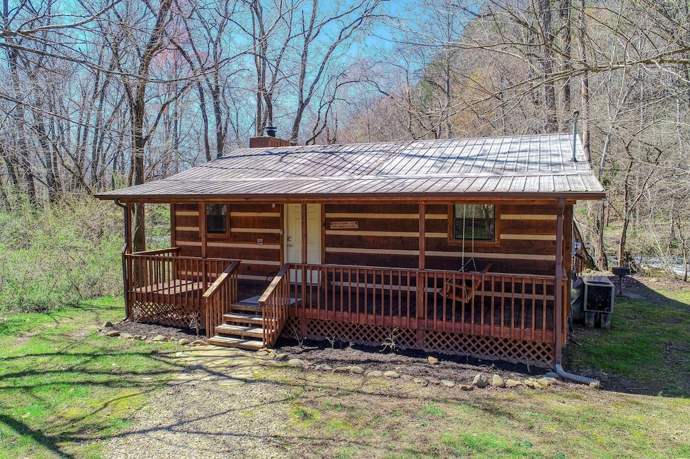 Creekside Memories - 2 Bedrooms, 2 Baths, Sleeps 6 Cabin by RedAwning