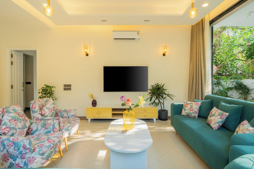 ELIVAAS Laguna Camellia | Luxe 4 BHK Villa Near Popular Beaches with Private Pool