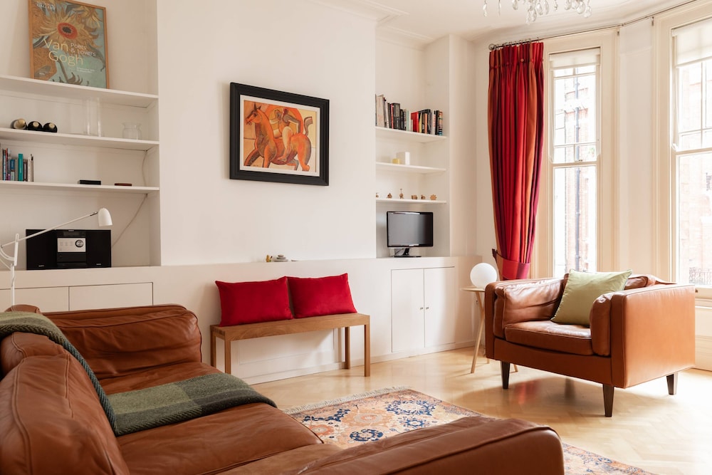 Bury Place by Onefinestay