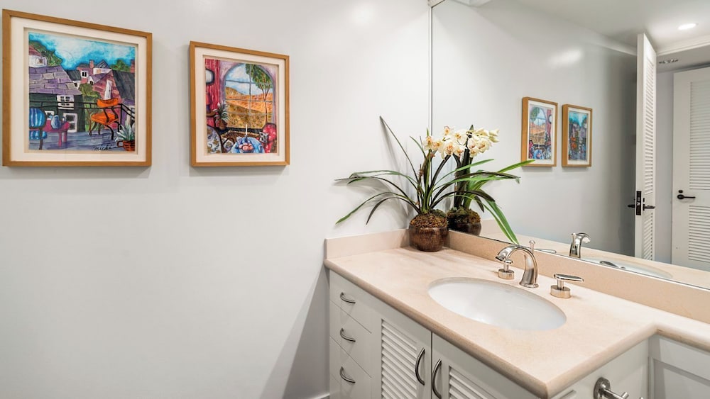 Beautifully Updated - Close to Beach & Pool - Oceanview Lanai - Vrkcv