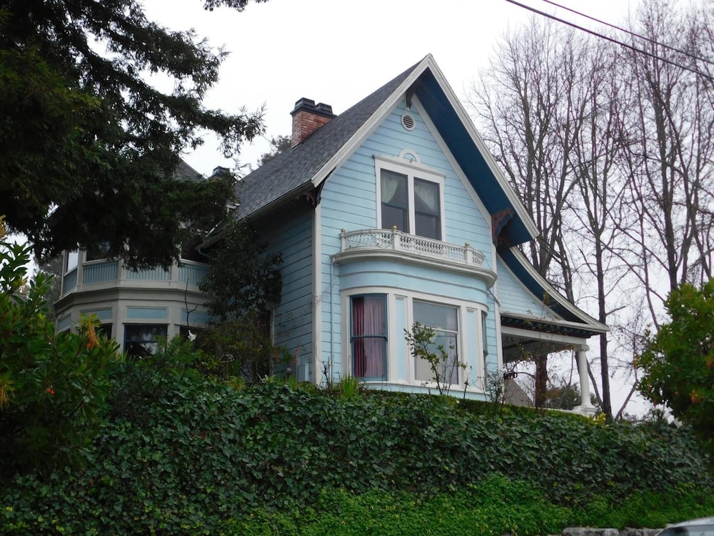 Cliff Crest Bed & Breakfast
