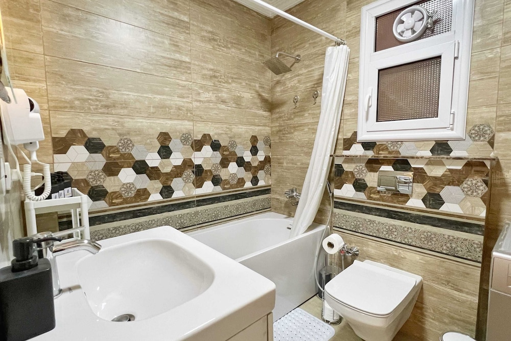 Xuru Stays I Spellbinding 2 BDR Apt. At The Giza Pyramid's Doorstep