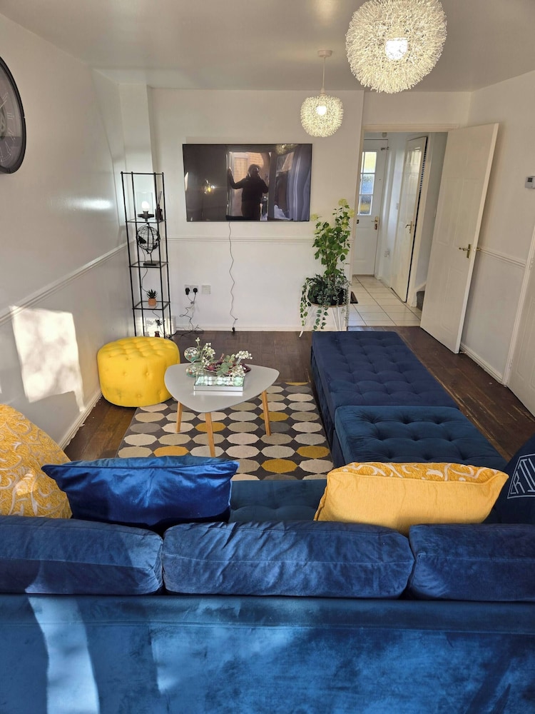 Tranquil Getaway in Wolverhampton - Perfect for Relaxation