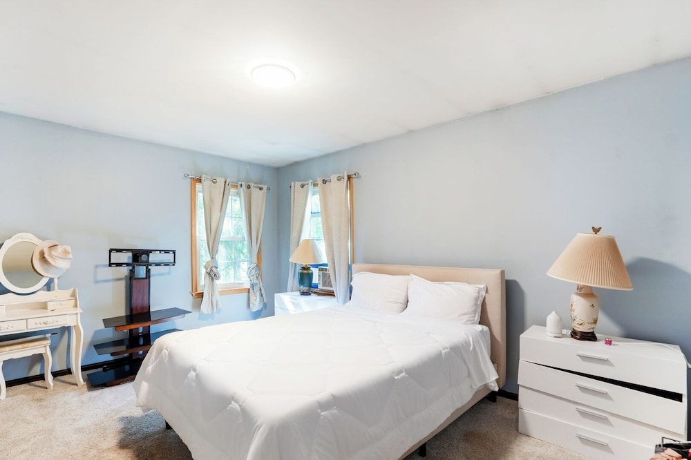 Wallkill 4BR Retreat Large Yard + Pet Friendly
