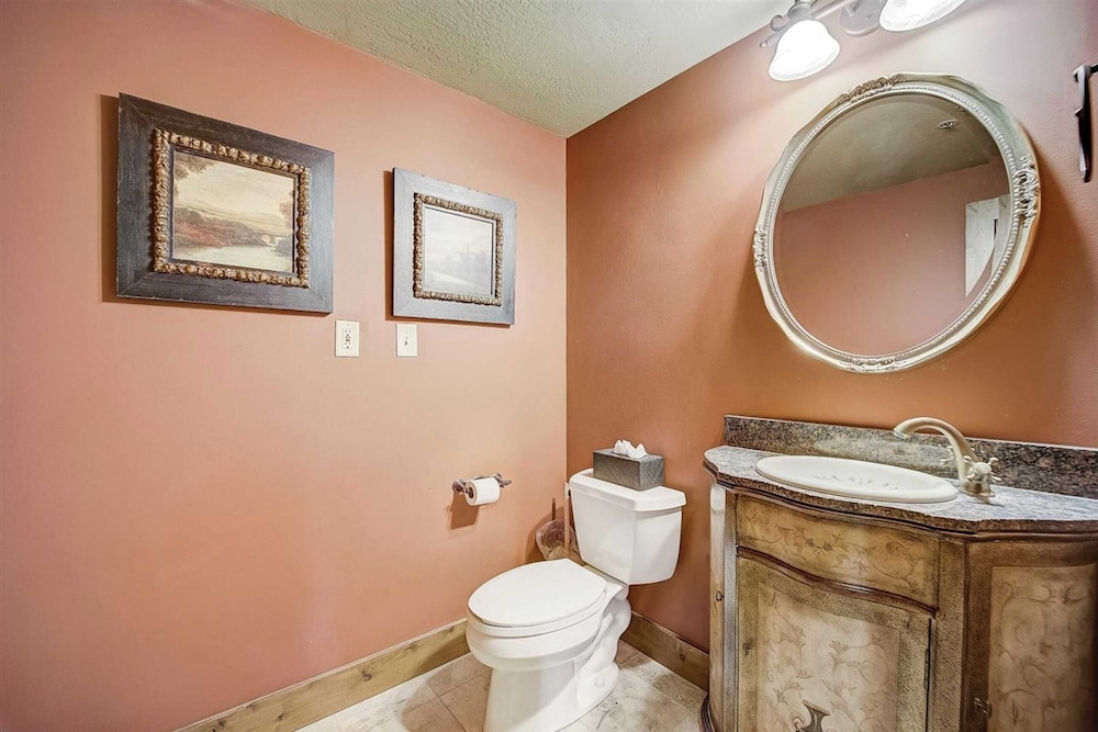 7 Condos, Ski-in/ski-out + Hot Tubs Sleeps 30 Mont Cervin by Avantstay