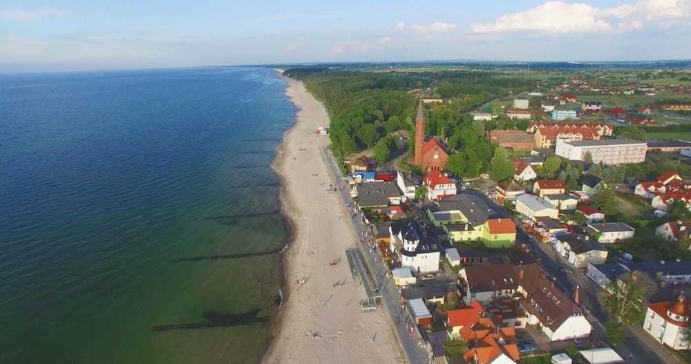 Holiday Homes Close to the Beach, Large Playground