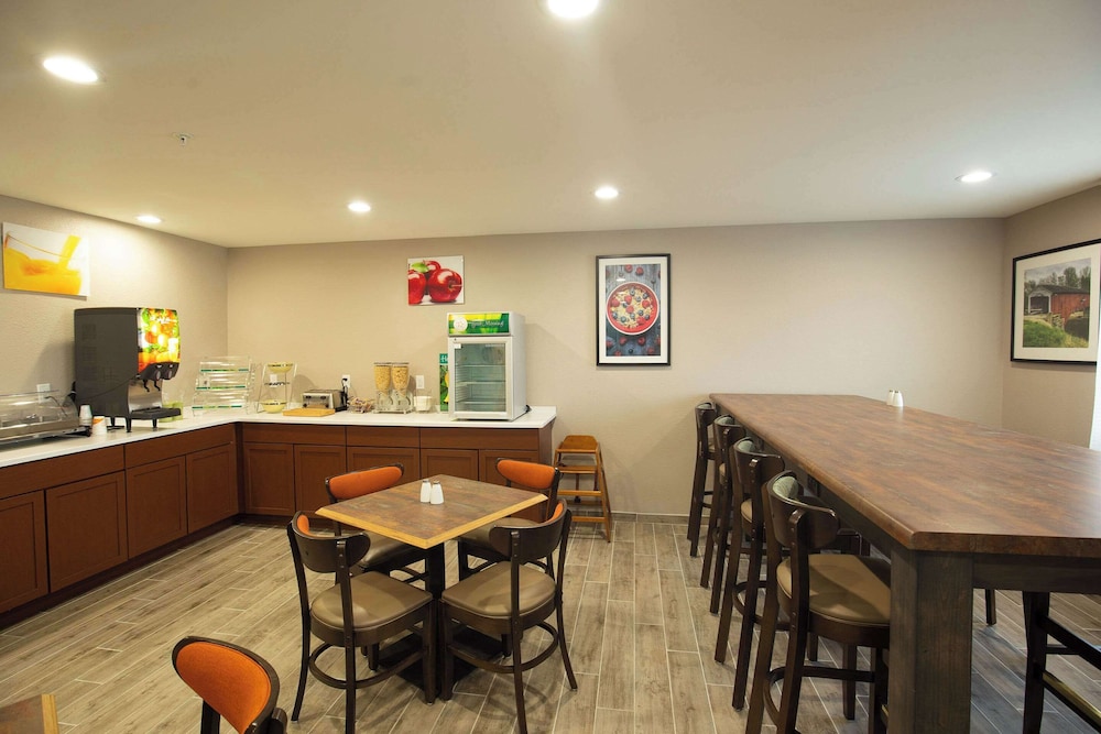 Quality Inn & Suites Hammond Near I-8090
