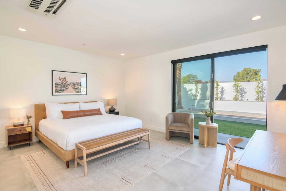 Sleeps 34 2 Villas, Pool, Pickleball + Bocce Polo Villas Elara by Avantstay