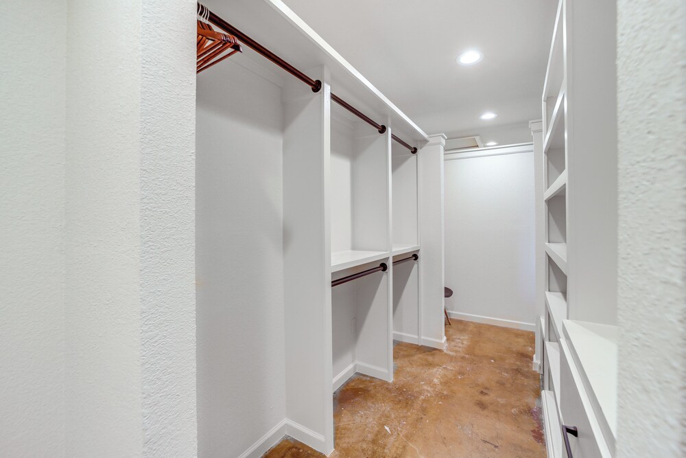 Central & Modern Studio w/ Workspace in Owasso!
