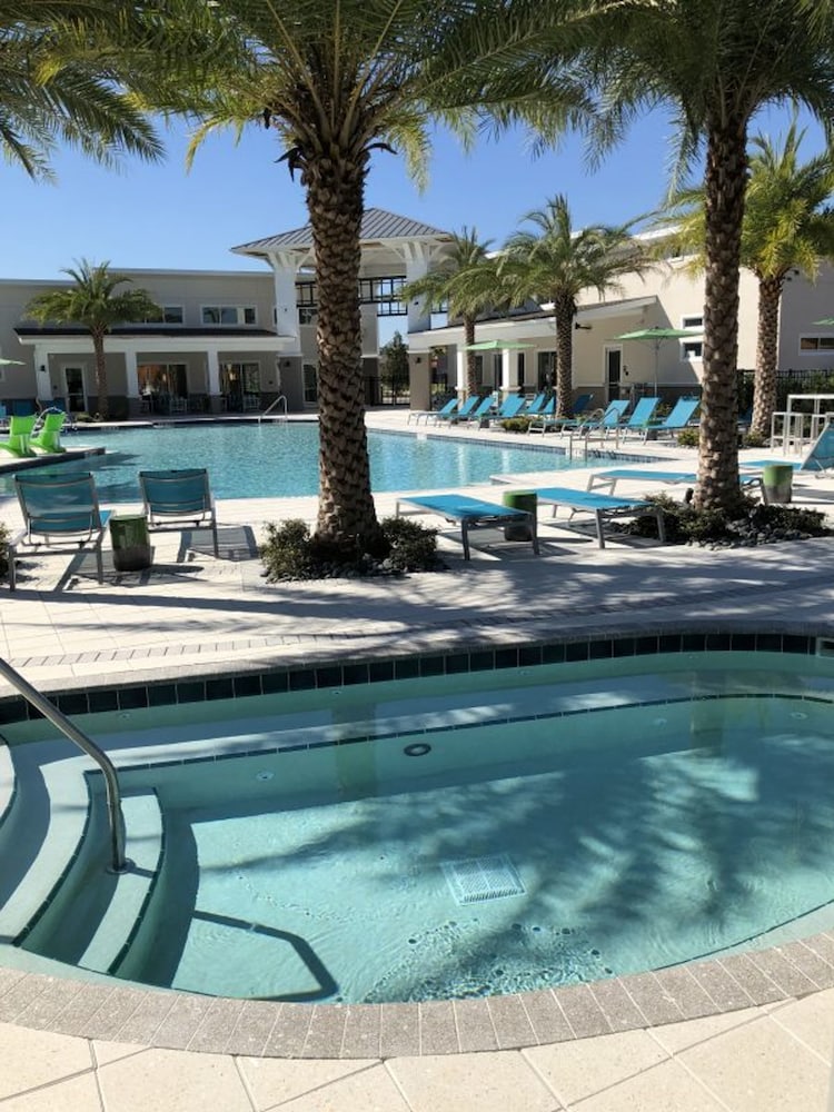 Veranda Palms 2682 - Image 1