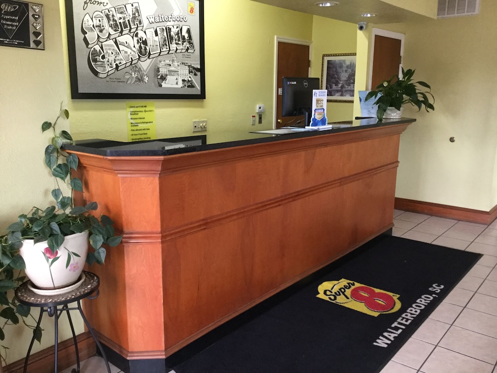 Super 8 by Wyndham Walterboro view 2