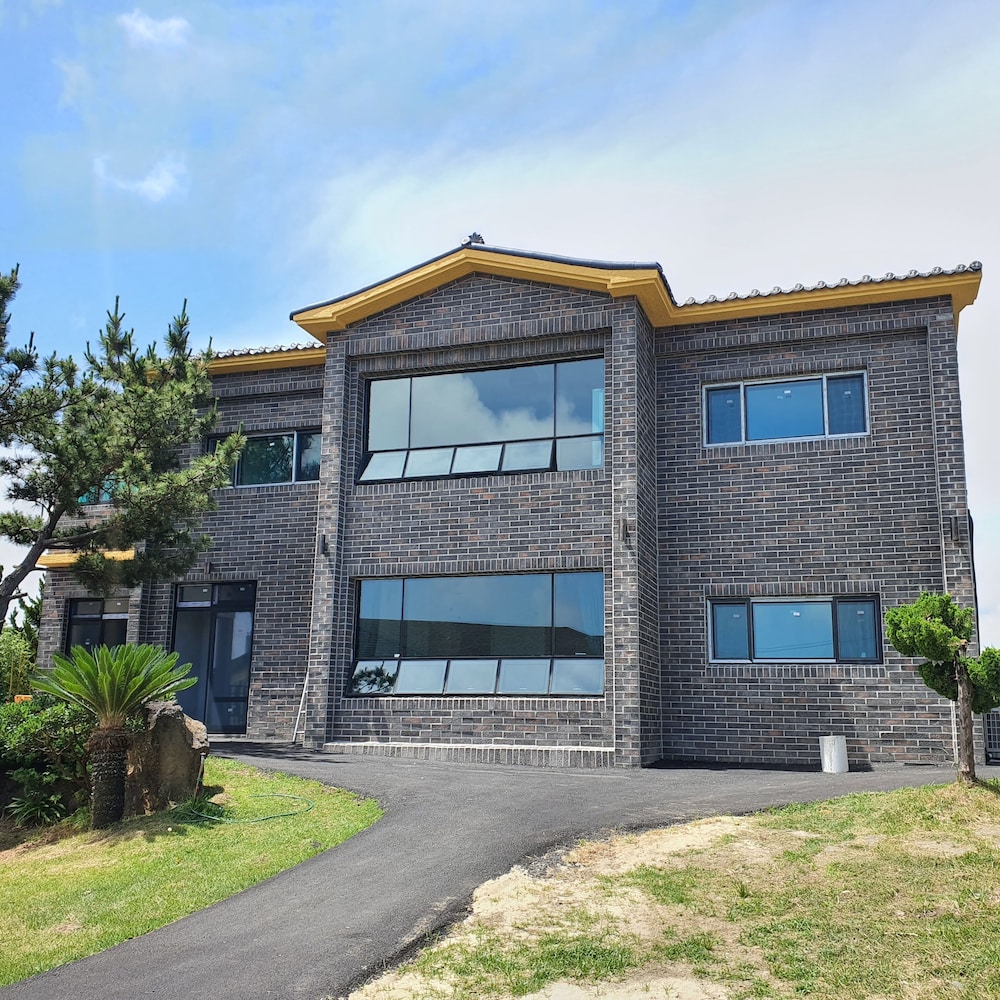 On The Stone Guesthouse 1 - Hostel 1