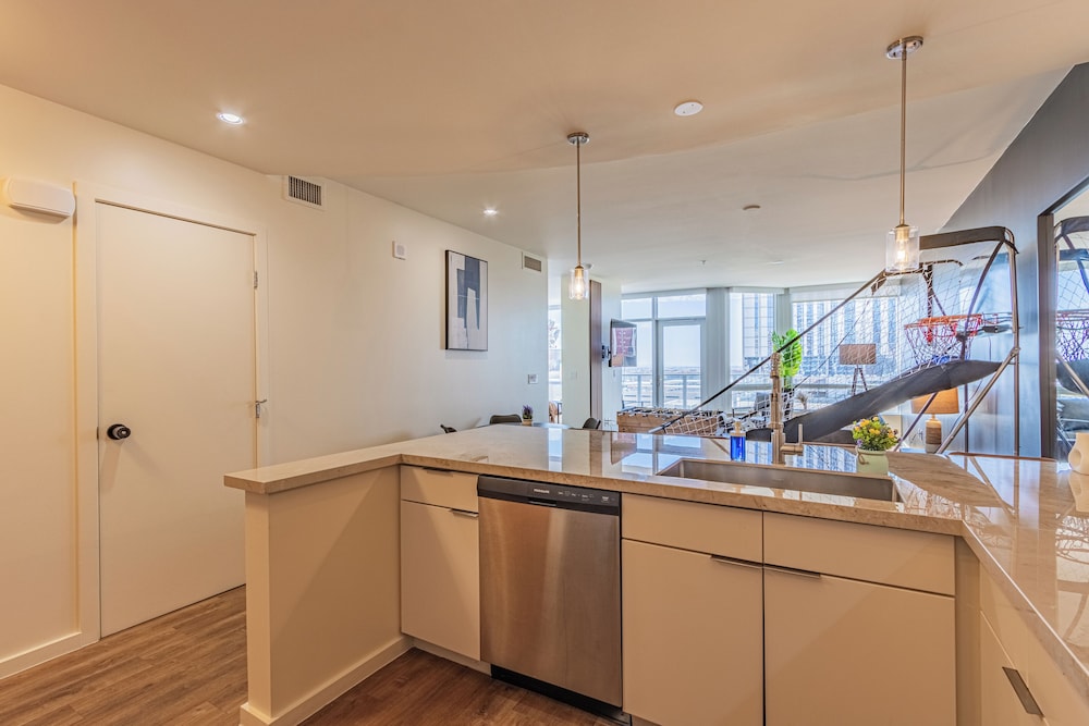 ROVE LIVING/KL - 44 Monroe