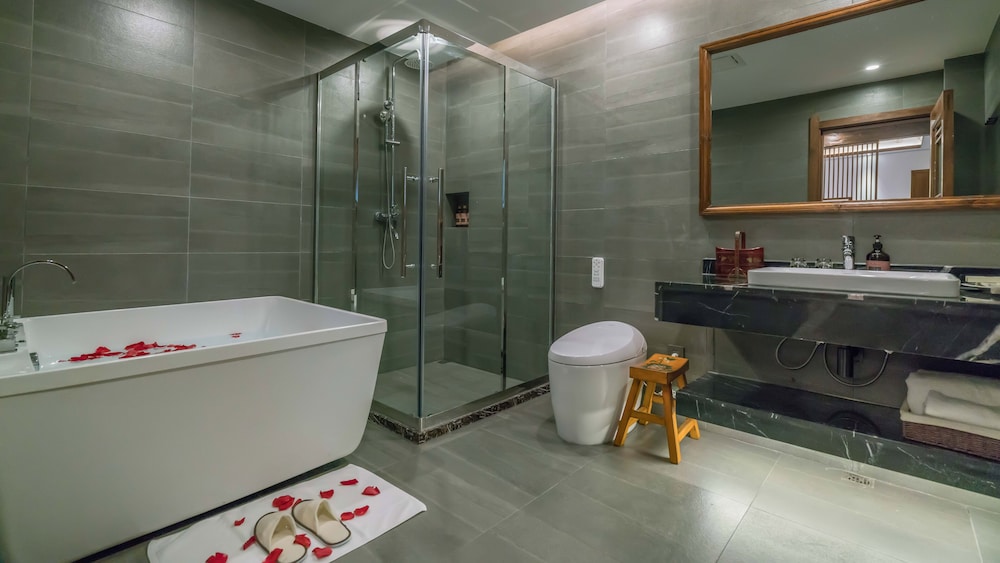 Lize Graceland Artistic Suite Inn