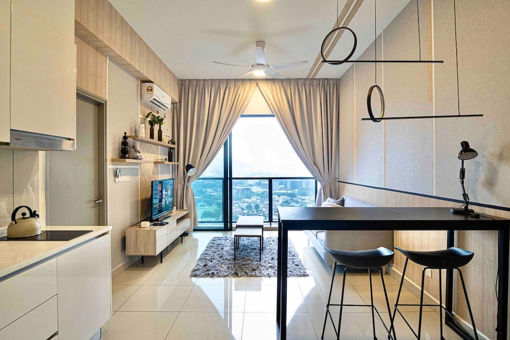 Astoria Ampang Condotel by Emily in Town