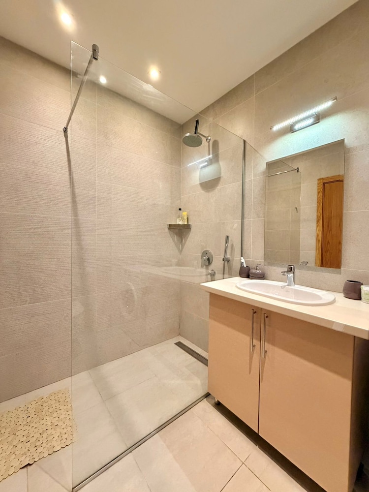 Aurelio Central Residences