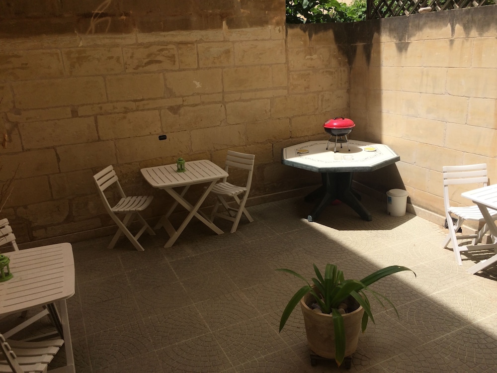 Maltese Rooms