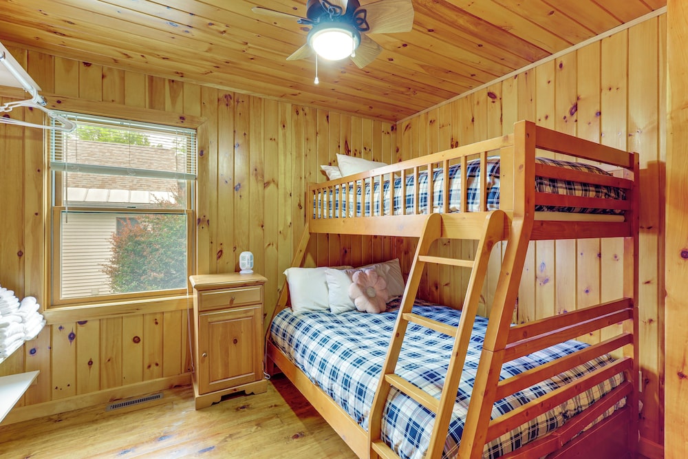 1 Mi to Village: Waterfront Oasis in Lake George!