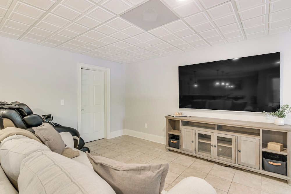 Boat Dock & Movie Theater: Lake Wylie Retreat!