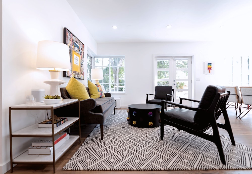 Luxury 5BR House Private Studio 5mins to OU Cha