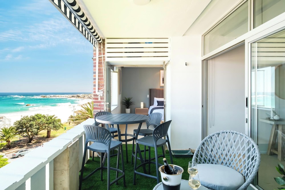 Camps Bay Seaside Beach View Apartment Palm Bay