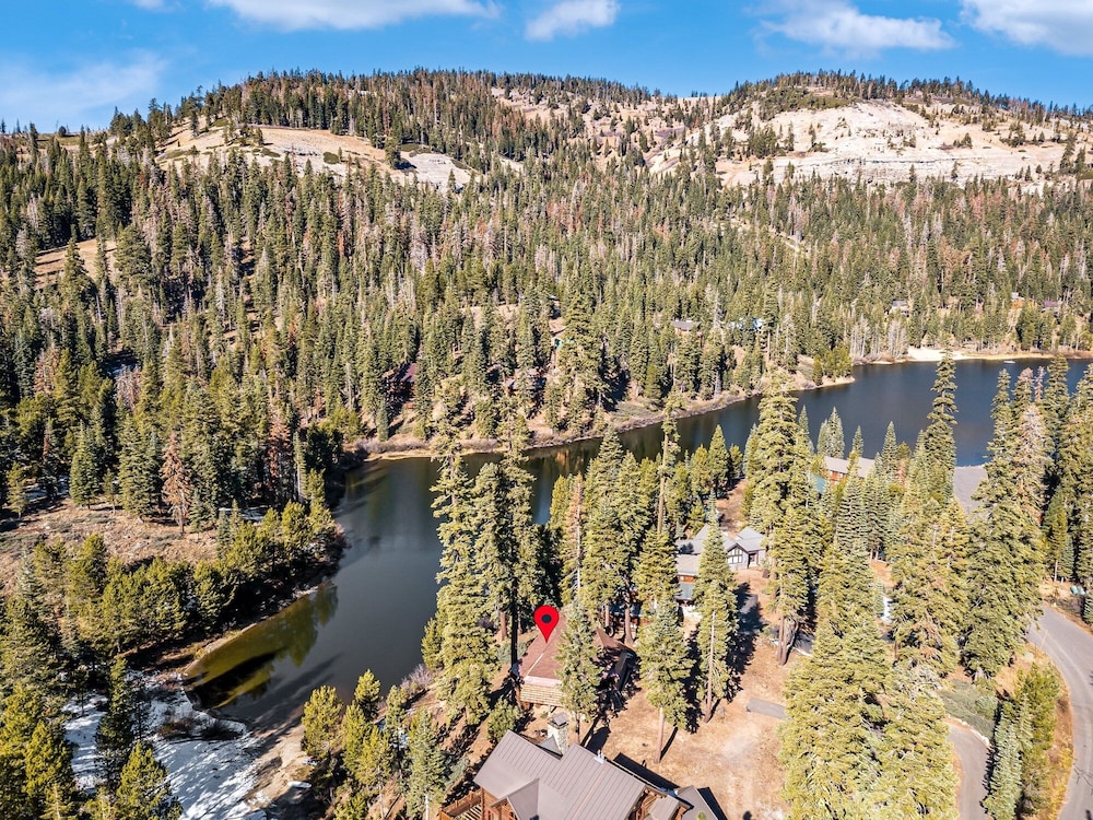 Pet Friendly Mountain Getaway - Vh16 3 Bedroom Home by Redawning view 3