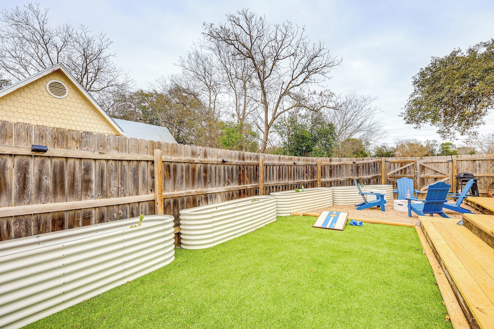 Walk to Main Street: Cottage w/ Deck in Bandera!