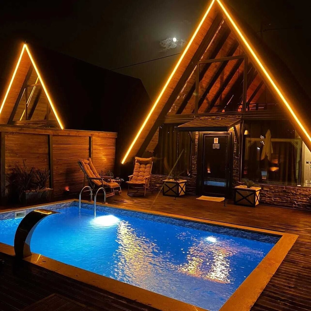 CLUB ARMADA BUNGALOV